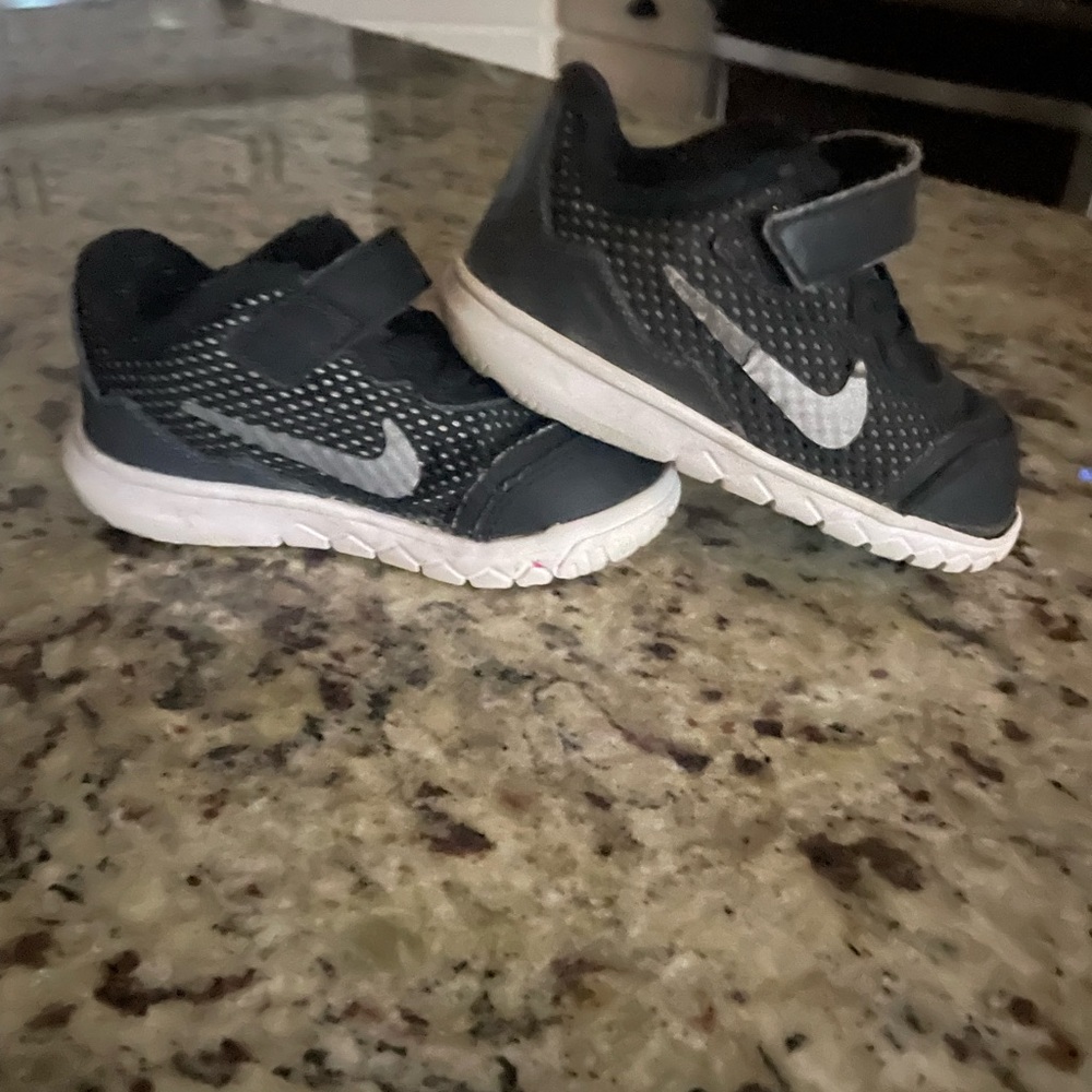 Toddler size 5 Nike shoes